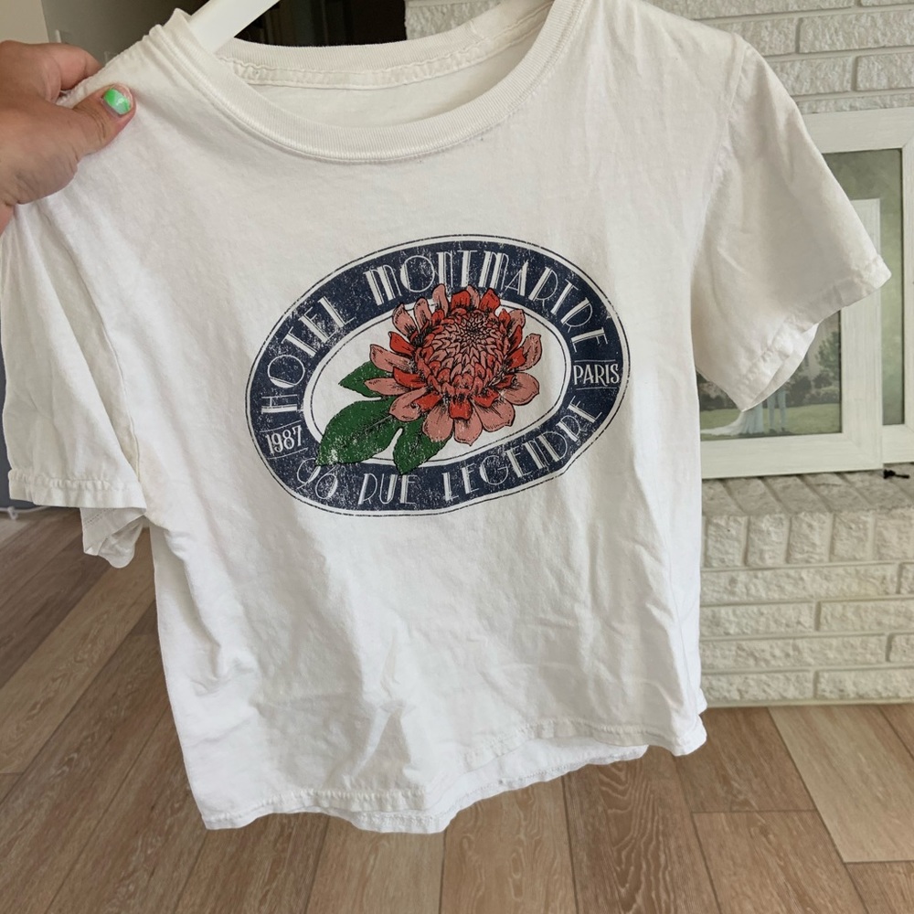 White tee